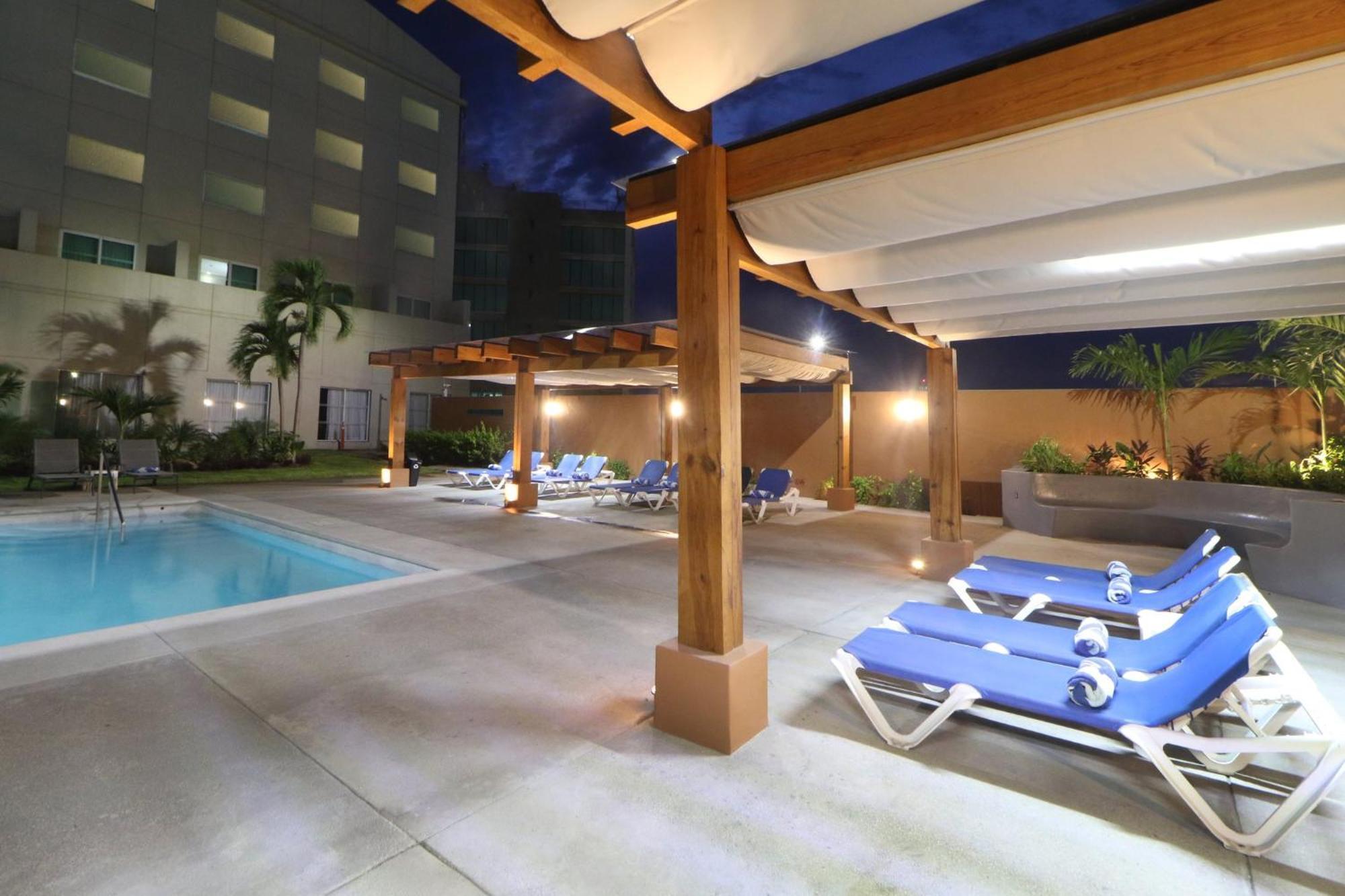 Holiday Inn Express Manzanillo By Ihg Ngoại thất bức ảnh