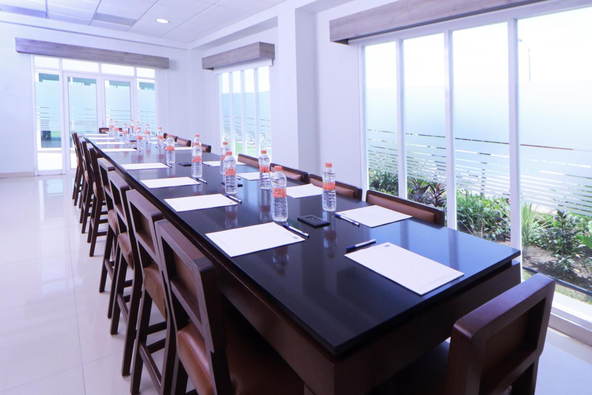 Holiday Inn Express Manzanillo By Ihg Ngoại thất bức ảnh